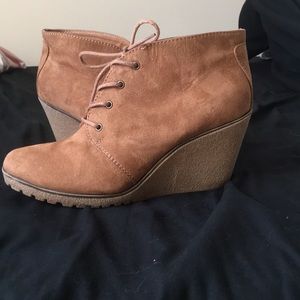size 9, xappeal brown wedges